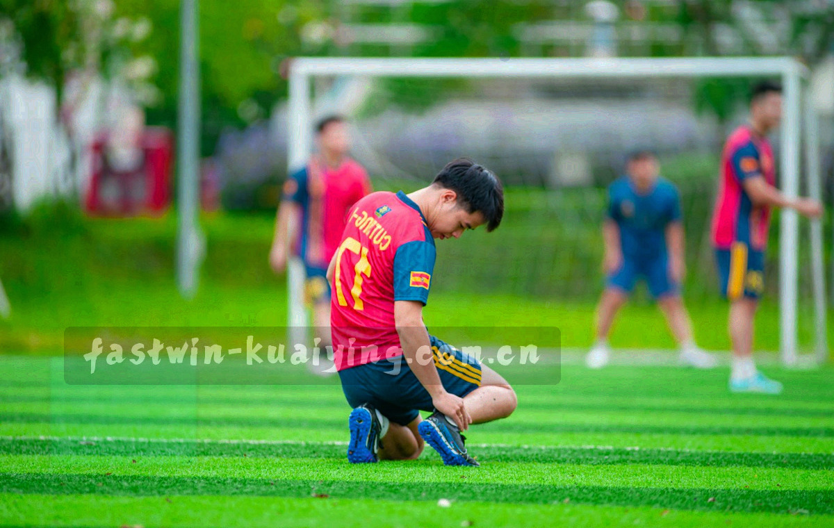 会员中心界面示意：上方为带状态标签的订单记录列表，下方为收藏入口卡片，序号与版本时间清晰